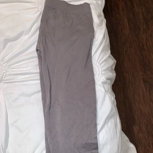 GREY LEGGINGS